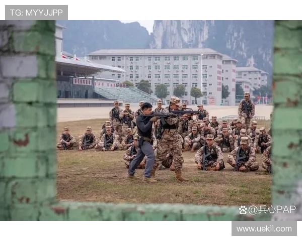 杨程晒与马斯切拉诺合影：昔日战友的足球情缘与执教征程的期许