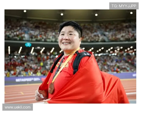 青岛田径赛巩立姣雨中夺金 铅球女皇再展霸气(2)